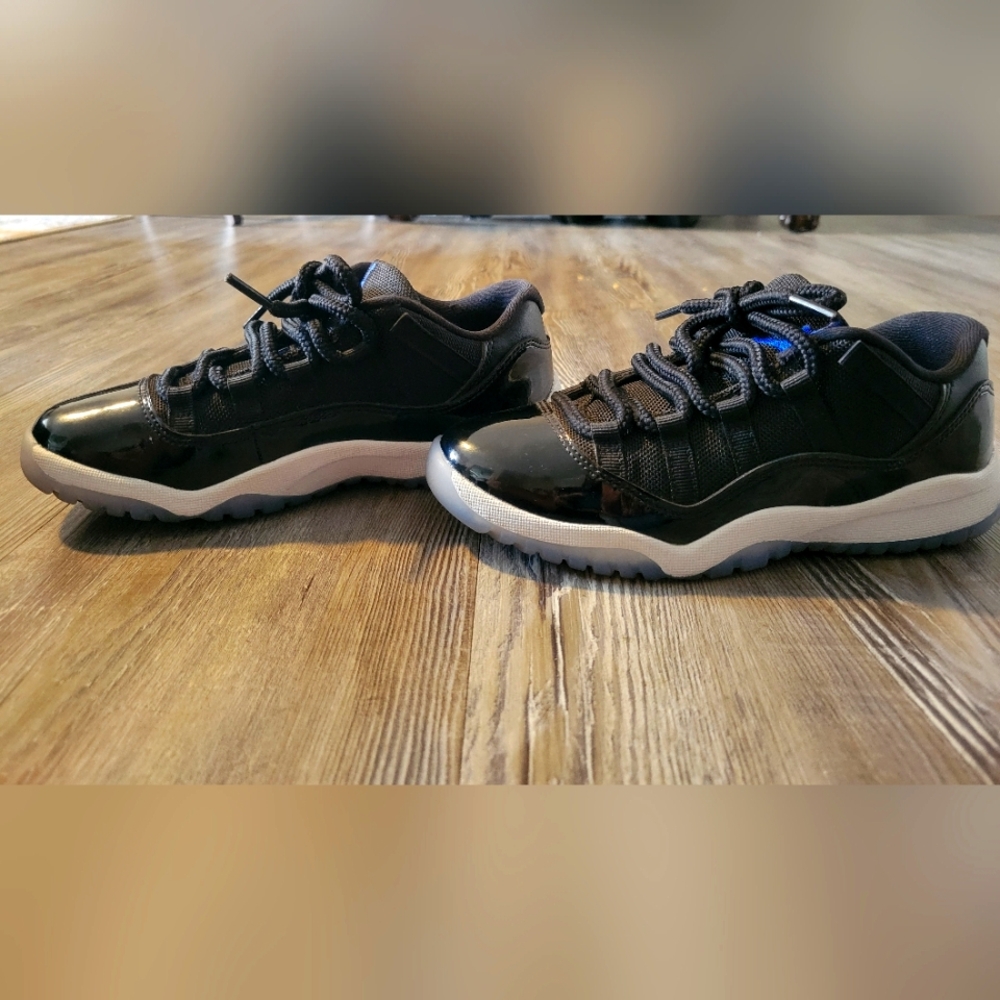 Kids Jordan 11 Retro Low